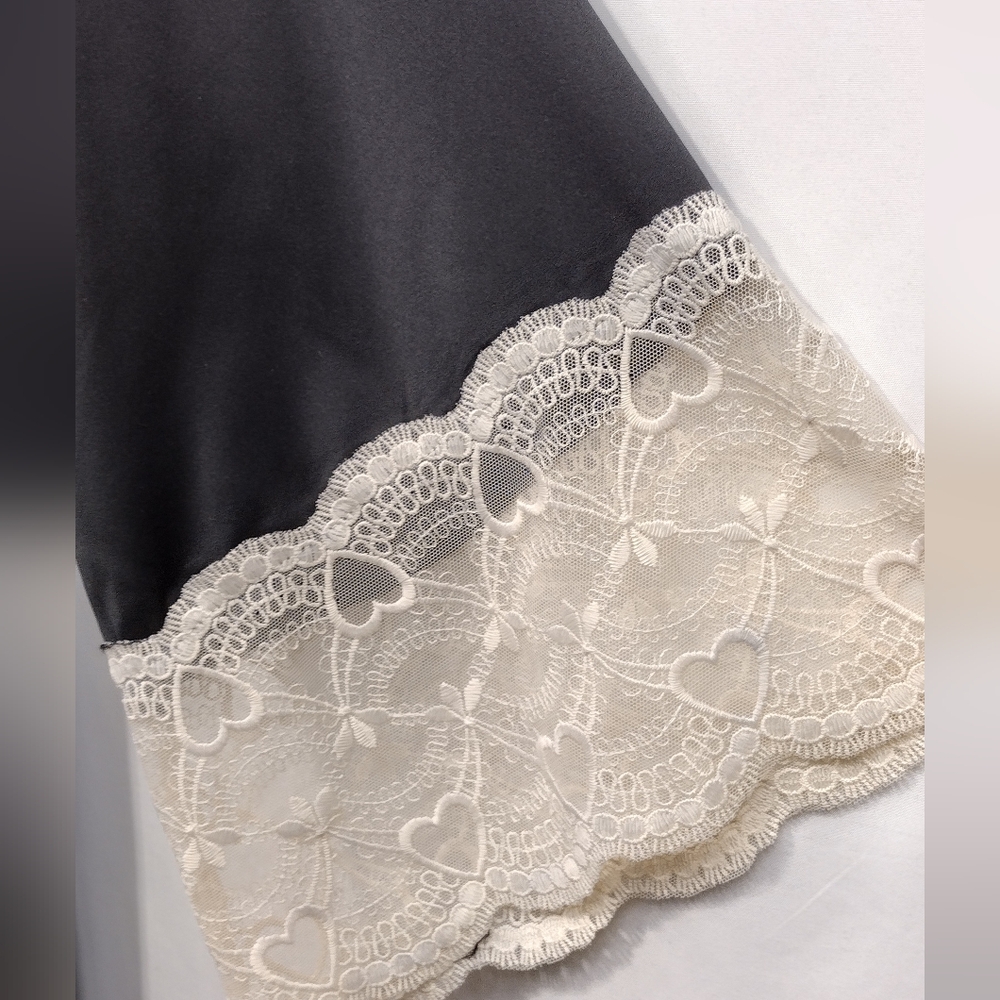 Flora by Flora Nikrooz Kit Matte Charmeuse Heart-Lace Wrap Robe Womens S/M Black - Picture 6 of 8
